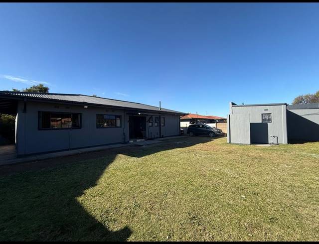 7 BEDROOM HOUSE FOR SALE IN VANDERBIJLPARK CW 4